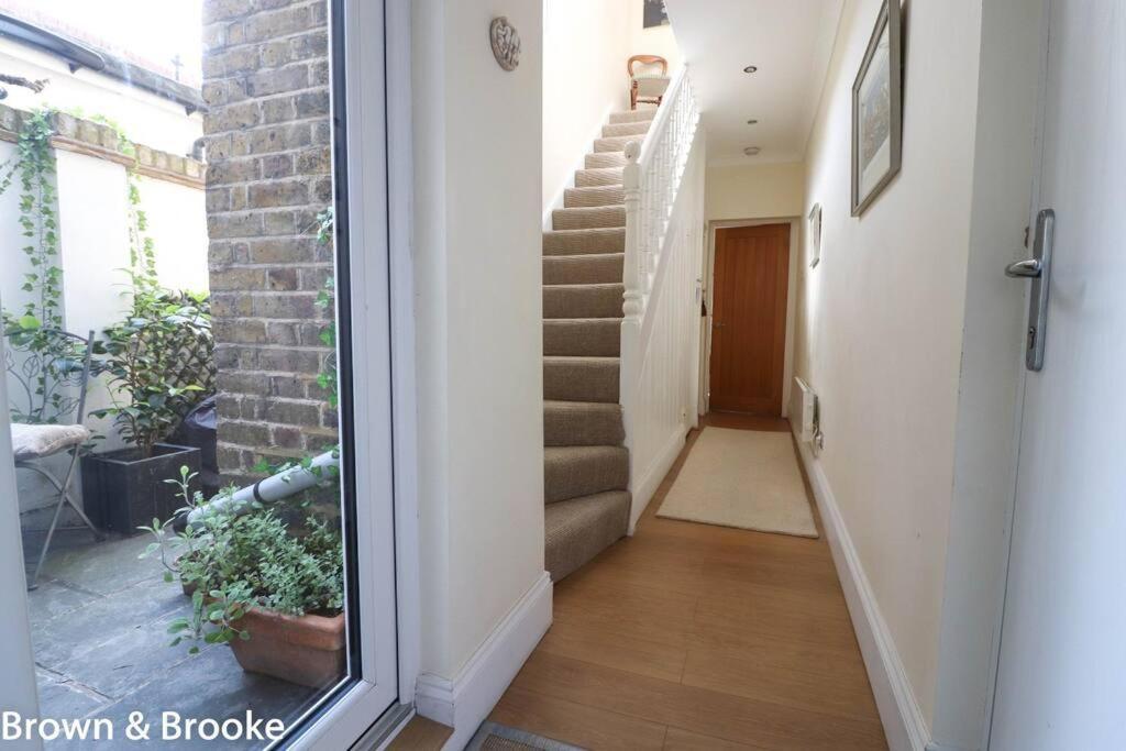 Stylish & Spacious 3 Bed Victorian House Sleeps Up To 7 - Near O2, Museums, Excel, Mazehill Station 12 Mins Direct Into London Bridgeヴィラ エクステリア 写真