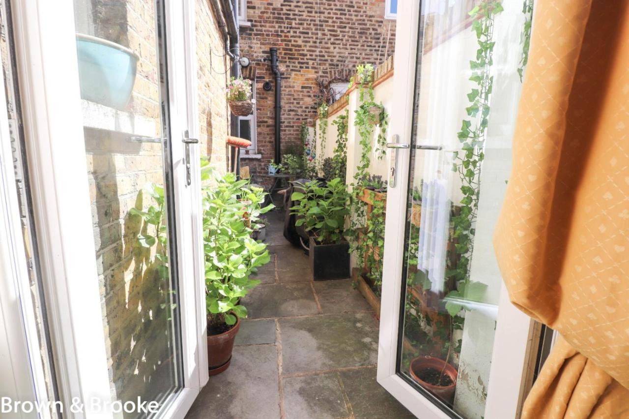 Stylish & Spacious 3 Bed Victorian House Sleeps Up To 7 - Near O2, Museums, Excel, Mazehill Station 12 Mins Direct Into London Bridgeヴィラ エクステリア 写真