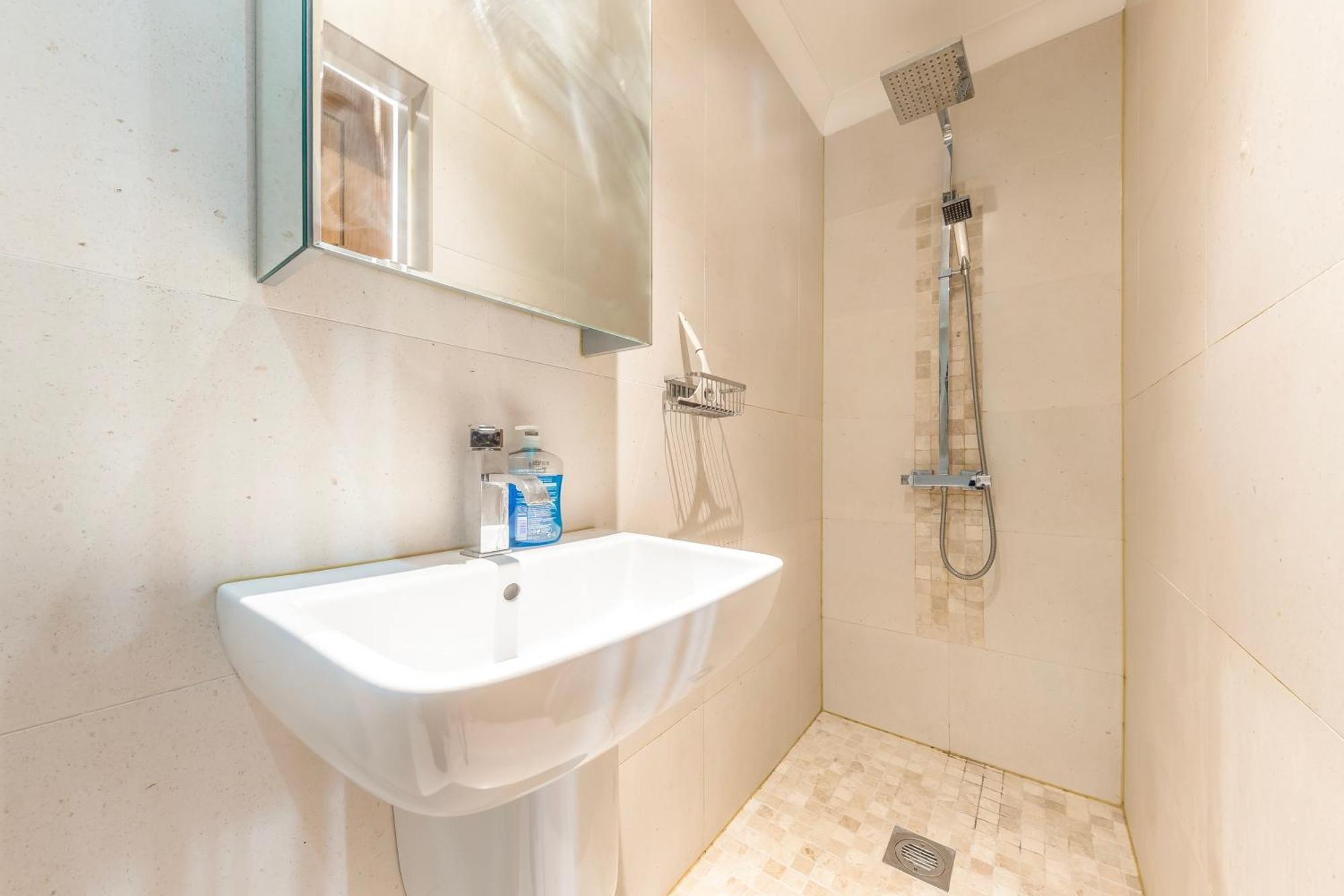 Stylish & Spacious 3 Bed Victorian House Sleeps Up To 7 - Near O2, Museums, Excel, Mazehill Station 12 Mins Direct Into London Bridgeヴィラ エクステリア 写真